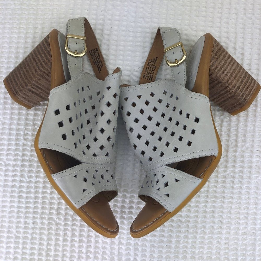 NEW! BORN light gray laser cut leather sandal heels SZ 7 - Picture 5 of 8
